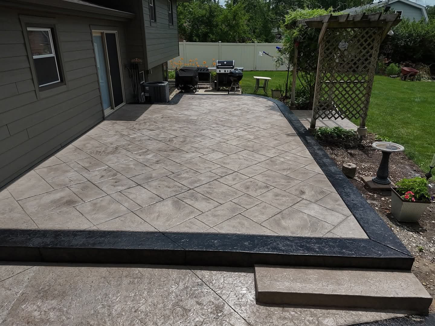 Stamped concrete patio by MPS Concrete & Design